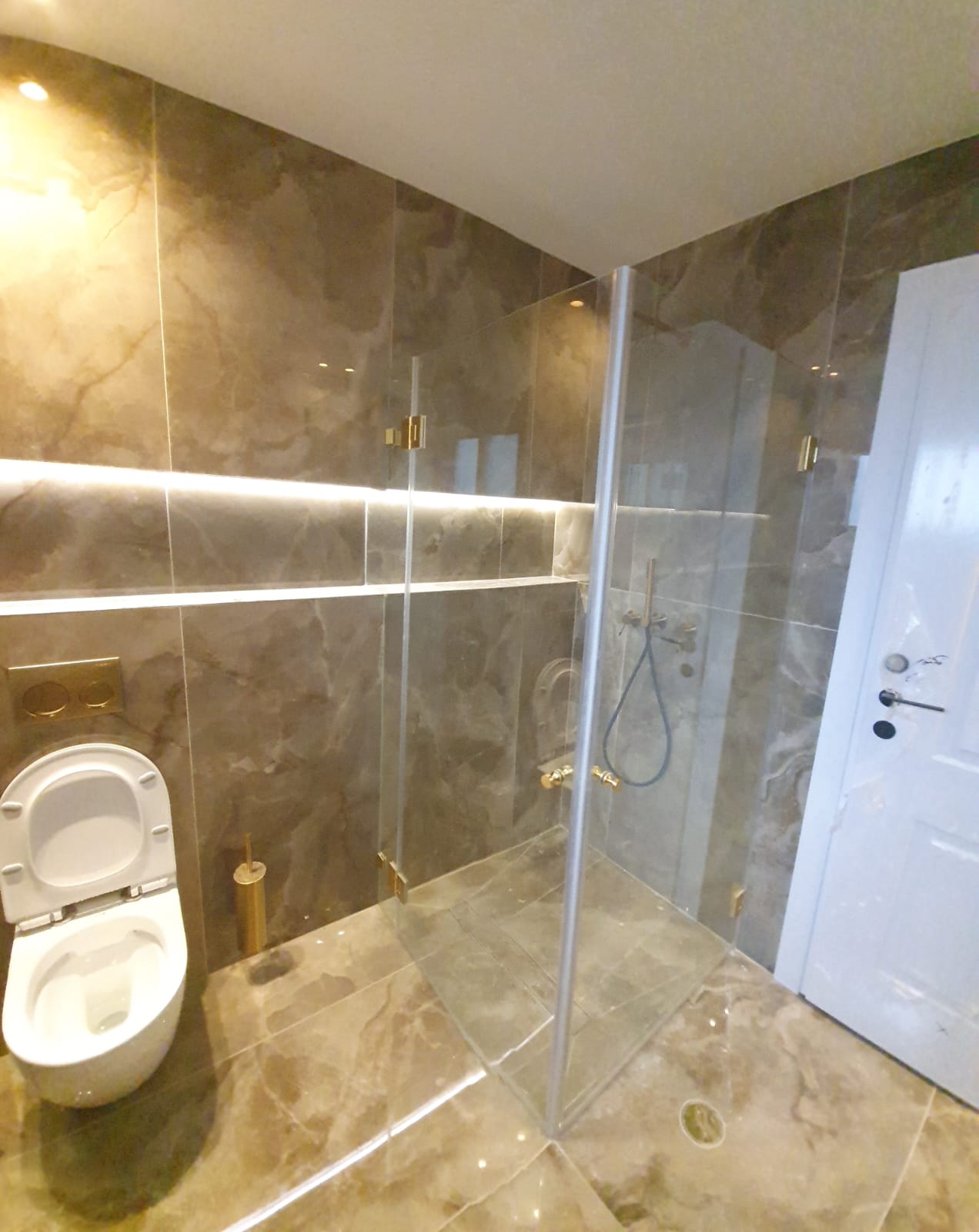 מקלחונים ואמבטיונים